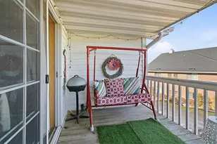 W241N2507 E Parkway Meadow Cir, Pewaukee, WI 53072 - Photo 14