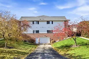 W241N2507 E Parkway Meadow Cir, Pewaukee, WI 53072 - Photo 20