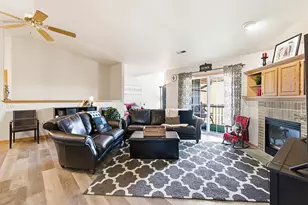 W241N2507 E Parkway Meadow Cir, Pewaukee, WI 53072 - Photo 8