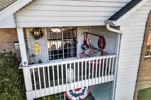 W241N2507 E Parkway Meadow Cir, Pewaukee, WI 53072 - Photo 16