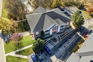 W241N2507 E Parkway Meadow Cir, Pewaukee, WI 53072 - Photo 2