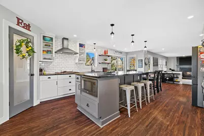 981  Cedar Dr, Burlington, WI 53105 - Photo 6