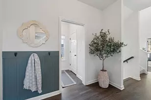 W139N6328 Bridal Wreath Ln, Menomonee Falls, WI 53051 - Photo 16