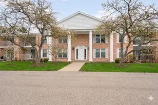 937 W Heritage Ct, Mequon, WI 53092 - Photo 2