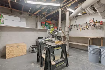 2068 S 32nd St, Milwaukee, WI 53215 - Photo 14