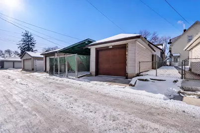 2068 S 32nd St, Milwaukee, WI 53215 - Photo 16