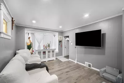 2960 S 15th Pl, Milwaukee, WI 53215 - Photo 2