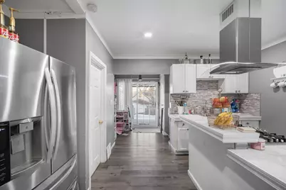 2960 S 15th Pl, Milwaukee, WI 53215 - Photo 6