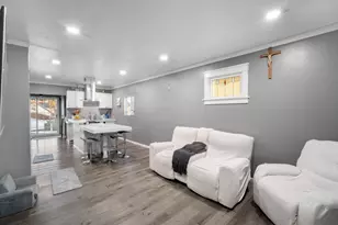 2960 S 15th Pl, Milwaukee, WI 53215 - Photo 4