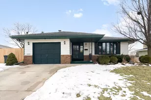 559 Orchard St, Burlington, WI 53105 - Photo 2