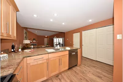 1600 W Green Tree Rd #302, Glendale, WI 53209 - Photo 14