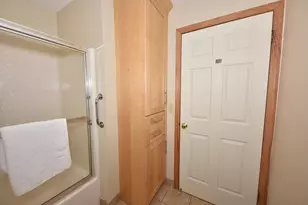 1600 W Green Tree Rd, Glendale, WI 53209 - Photo 18