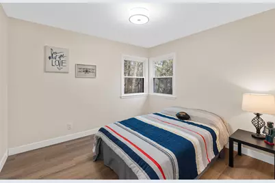 8424 N Fox Croft Ln, Fox Point, WI 53217 - Photo 12