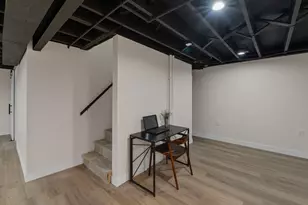 8424 N Fox Croft Ln, Fox Point, WI 53217 - Photo 20