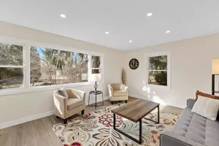 8424 N Fox Croft Ln, Fox Point, WI 53217 - Photo 4