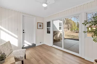 8424 N Fox Croft Ln, Fox Point, WI 53217 - Photo 16