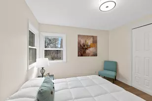 8424 N Fox Croft Ln, Fox Point, WI 53217 - Photo 10