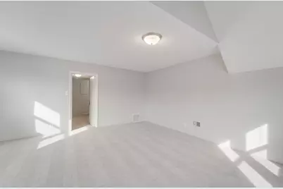 2211 S 12th St, Milwaukee, WI 53215 - Photo 24