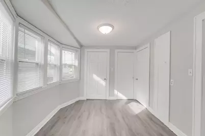 2211 S 12th St, Milwaukee, WI 53215 - Photo 12