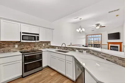 772  Bridlewood Dr #5202D, Hartford, WI 53027 - Photo 10