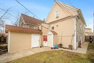 2375 S 15th Pl, Milwaukee, WI 53215 - Photo 2