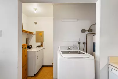 10818 W Donna Dr, Milwaukee, WI 53224 - Photo 6