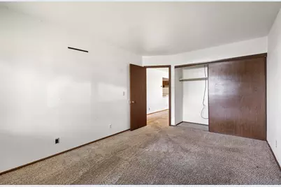 10818 W Donna Dr, Milwaukee, WI 53224 - Photo 8