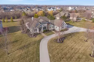 N39W23612 Grey Fox Ct, Pewaukee, WI 53072 - Photo 2