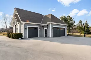 N39W23612 Grey Fox Ct, Pewaukee, WI 53072 - Photo 56