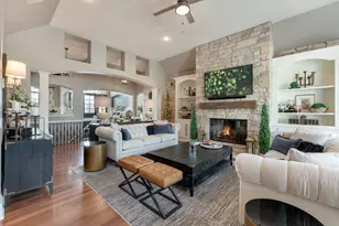 N39W23612 Grey Fox Ct, Pewaukee, WI 53072 - Photo 8