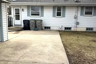 8830 W Acacia St, Milwaukee, WI 53224 - Photo 6