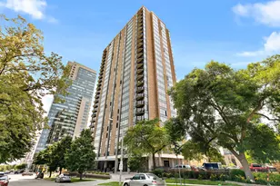 929 N Astor St, Milwaukee, WI 53202 - Photo 2