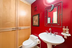 929 N Astor St, Milwaukee, WI 53202 - Photo 18