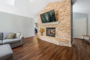 W223N8293 Sandras Dr, Lisbon, WI 53089 - Photo 6