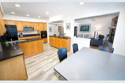 12437 N Emily Ln, Mequon, WI 53092 - Photo 8