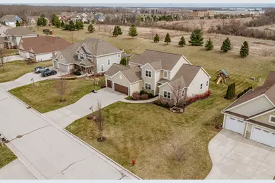 10194 S 34th St, Franklin, WI 53132 - Photo 2