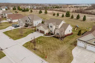 10194 S 34th St, Franklin, WI 53132 - Photo 2