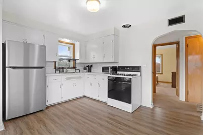 3914 W Scott St #3916, West Milwaukee, WI 53215 - Photo 8