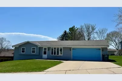 908  Kings Ridge Ct #E, West Bend, WI 53090 - Photo 1