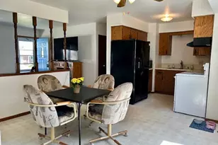 908 Kings Ridge Ct, West Bend, WI 53090 - Photo 4