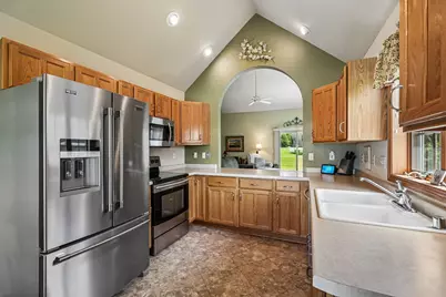 N204W16184  Jackson Dr, Jackson, WI 53037 - Photo 2