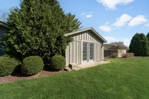 8570 W Hawthorne Ln, Franklin, WI 53132 - Photo 40