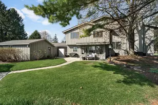 8570 W Hawthorne Ln, Franklin, WI 53132 - Photo 38