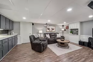 8570 W Hawthorne Ln, Franklin, WI 53132 - Photo 34