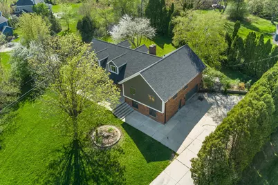 2003 S Valley Spring Dr, New Berlin, WI 53151 - Photo 8