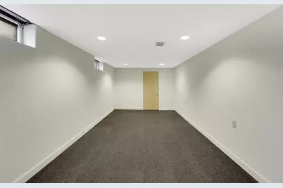 9830 W Metcalf Pl, Milwaukee, WI 53222 - Photo 14