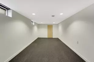 9830 W Metcalf Pl, Milwaukee, WI 53222 - Photo 14