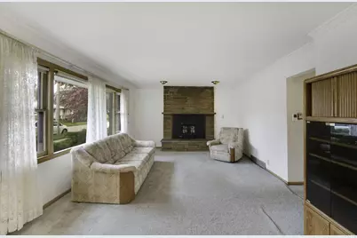 9830 W Metcalf Pl, Milwaukee, WI 53222 - Photo 2