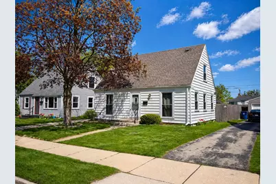 2205  Hayes Ave, Racine, WI 53405 - Photo 2