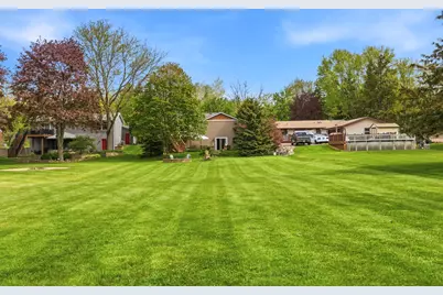 2321  Macarthur Rd, Waukesha, WI 53188 - Photo 40